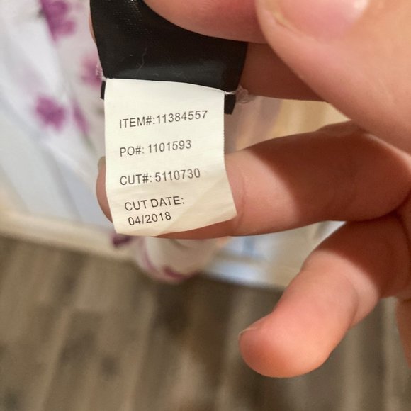 Torrid WHITE FLORAL CHIFFON PINTUCK BLOUSE 3x - Picture 9 of 12